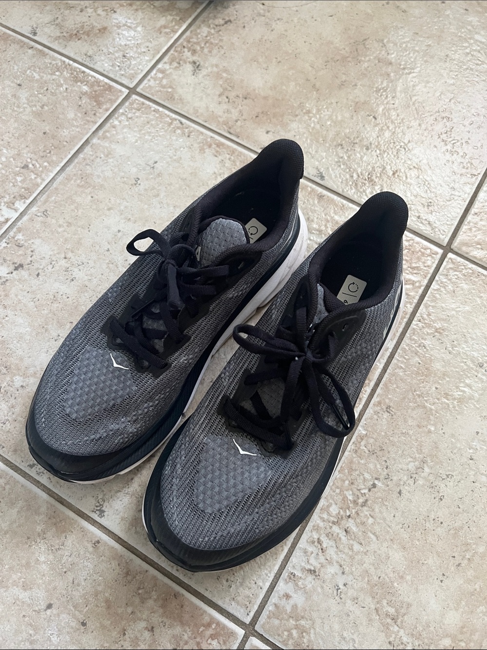 hoka clifton 9 running shoes - Picture 3 of 5